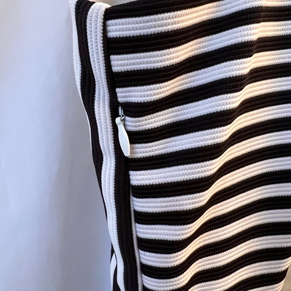 DINA BE Black and White Striped Dress Size Large - Picture 7 of 9